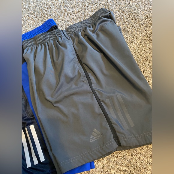 Adidas Men’s 7 inch running shorts size Medium (3 pairs) - Picture 2 of 4